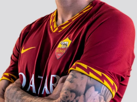 maglia-AS-Roma-2019-2020-dettagli.webp