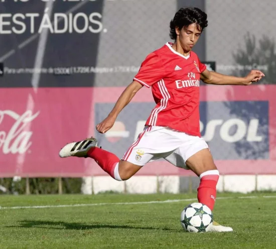 Post-botas-de-Joao-Felix-5.webp