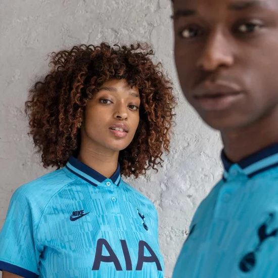 terza-maglia-tottenham-spurs-hotspur-celeste-2020.webp