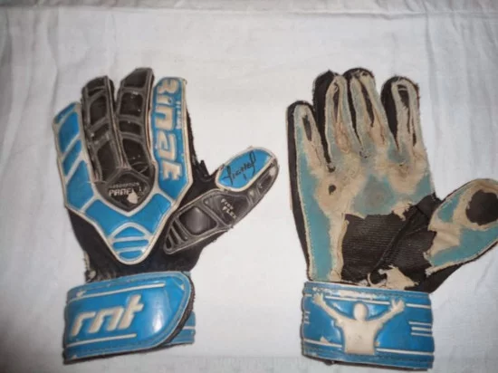 blog-reparar-guantes-rotos-desgastado.webp