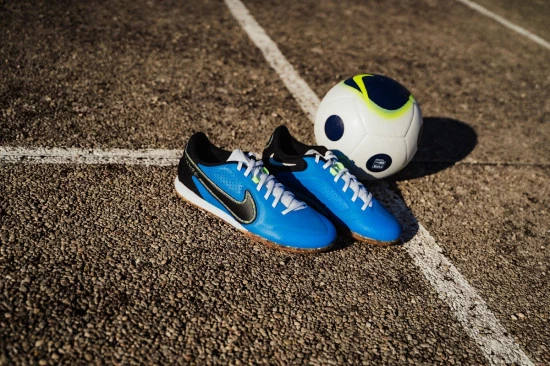 post-diferencias-zapatillas-futbol-sala-nike-tiempo-balon.webp