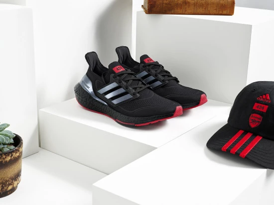 H22604_Arsenal_x_424_13_ultraboosts_hero_267_50.webp