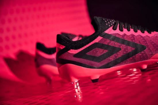 post-umbro-velocita-6-lateral.webp