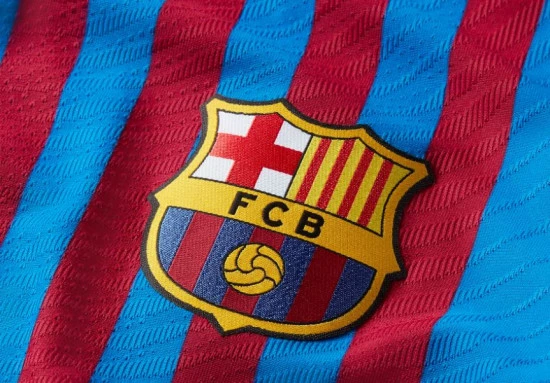 post-nueva-camiseta-fc-barcelona-escudo.webp