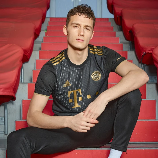 bayern_munich_2021_2022_away_kit_1.webp