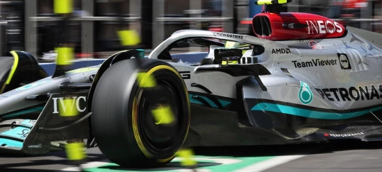 post-puma-ultra-mercedes-hamilton.webp