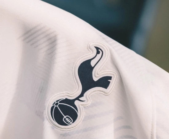 post-nueva-camiseta-tottenham-escudo-en-tamano-grandejpeg5.webp