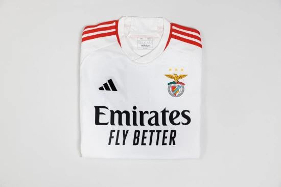 blogs-futbol-emotion-portugala-nova-camisola-alternativa-sl-benfica5jpg5.webp