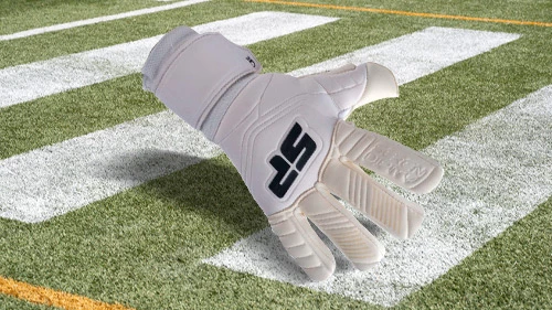 GOALKEEPER GLOVES