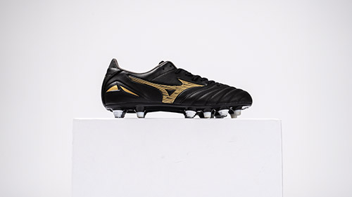 Outlet: football boots