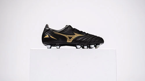 Outlet botas de futbol hombre sale